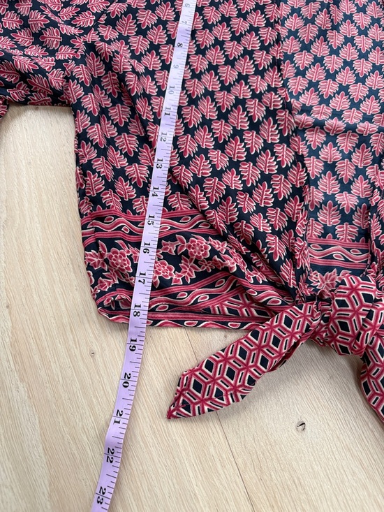 Elan Navy Top with Rose Leaf Print and Flowing Sleeves - Picture 5 of 9